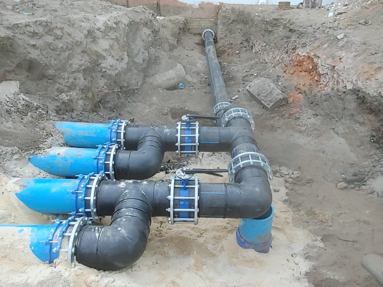 HDPE pipe and valves onto steel manifold